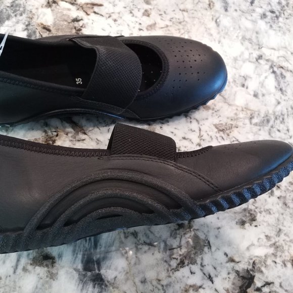 Ecco Leather Upper Black Elastic Strap Shoes NEW - Picture 1 of 6